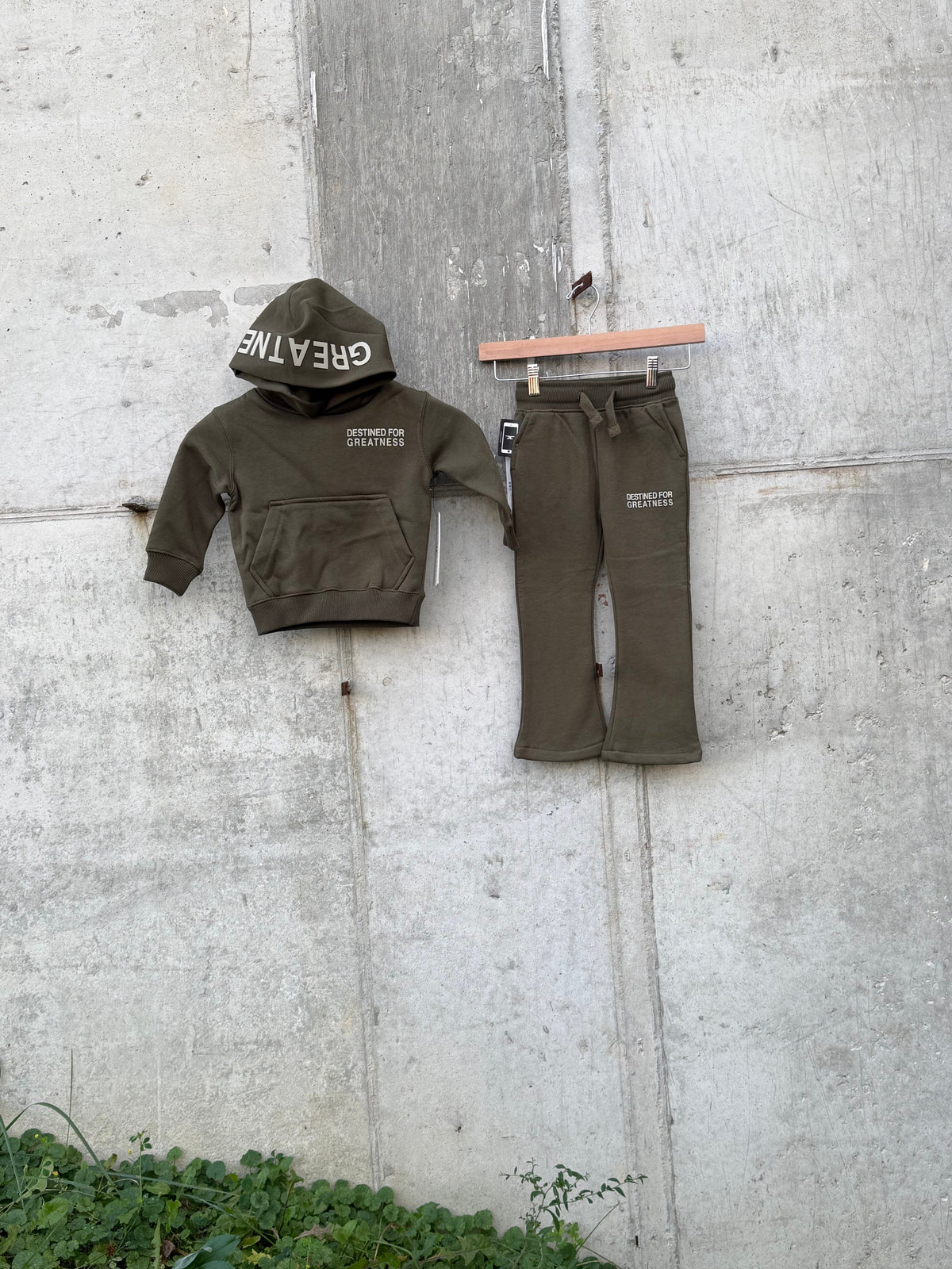 KIDS DESTINED FOR GREATNESS STACKED SETS-OLIVE